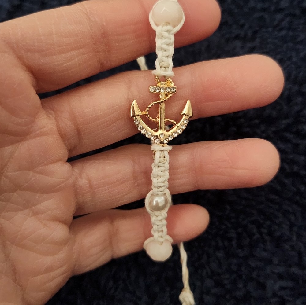 Beautiful White Bracelet - Picture 2 of 3